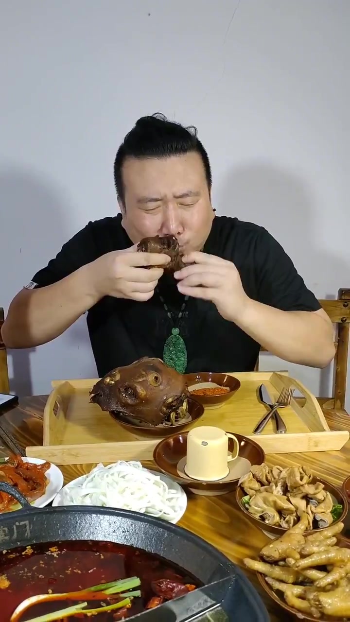 卤羊头～三椒兔条～鳝鱼条～打开重庆火锅涮菜新视野