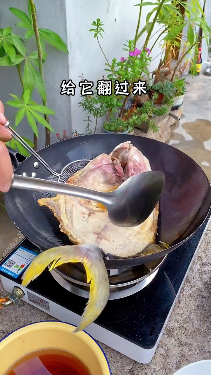 今天安排蒜香烤鱼,其实不能叫烤鱼