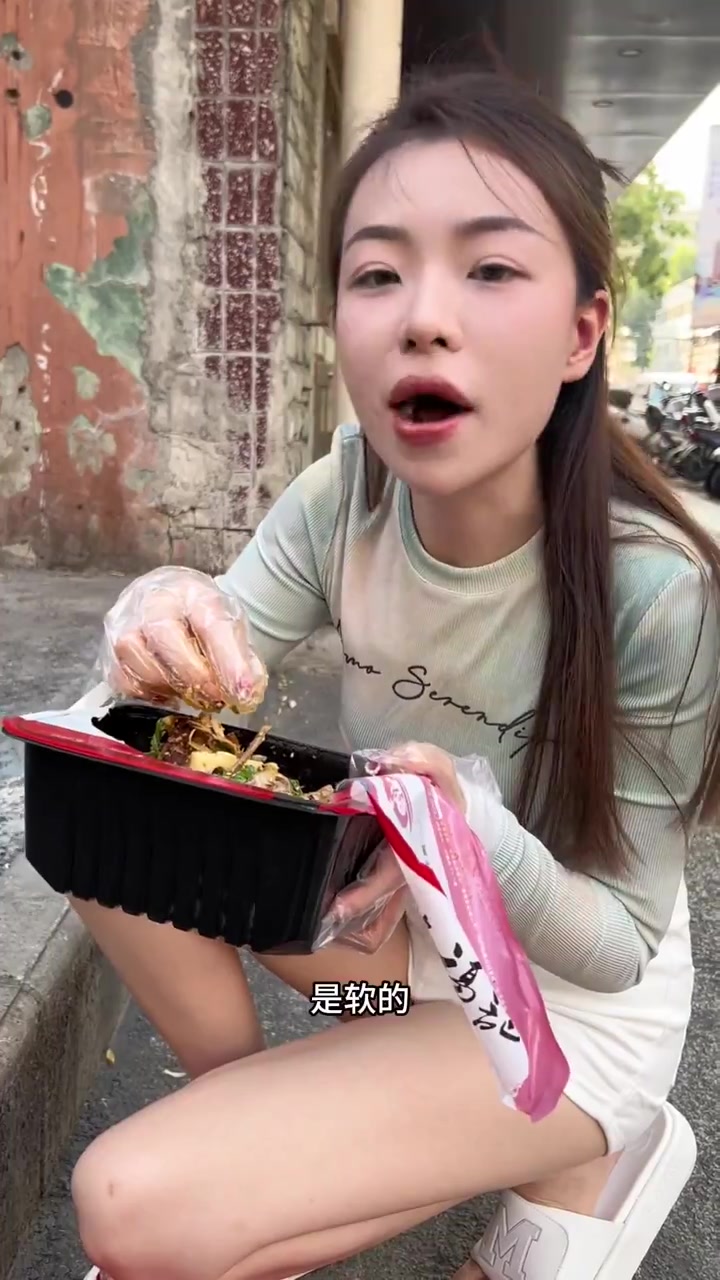 沈阳鸡架爱上南京,熏拌鸡架香的还有数啦!