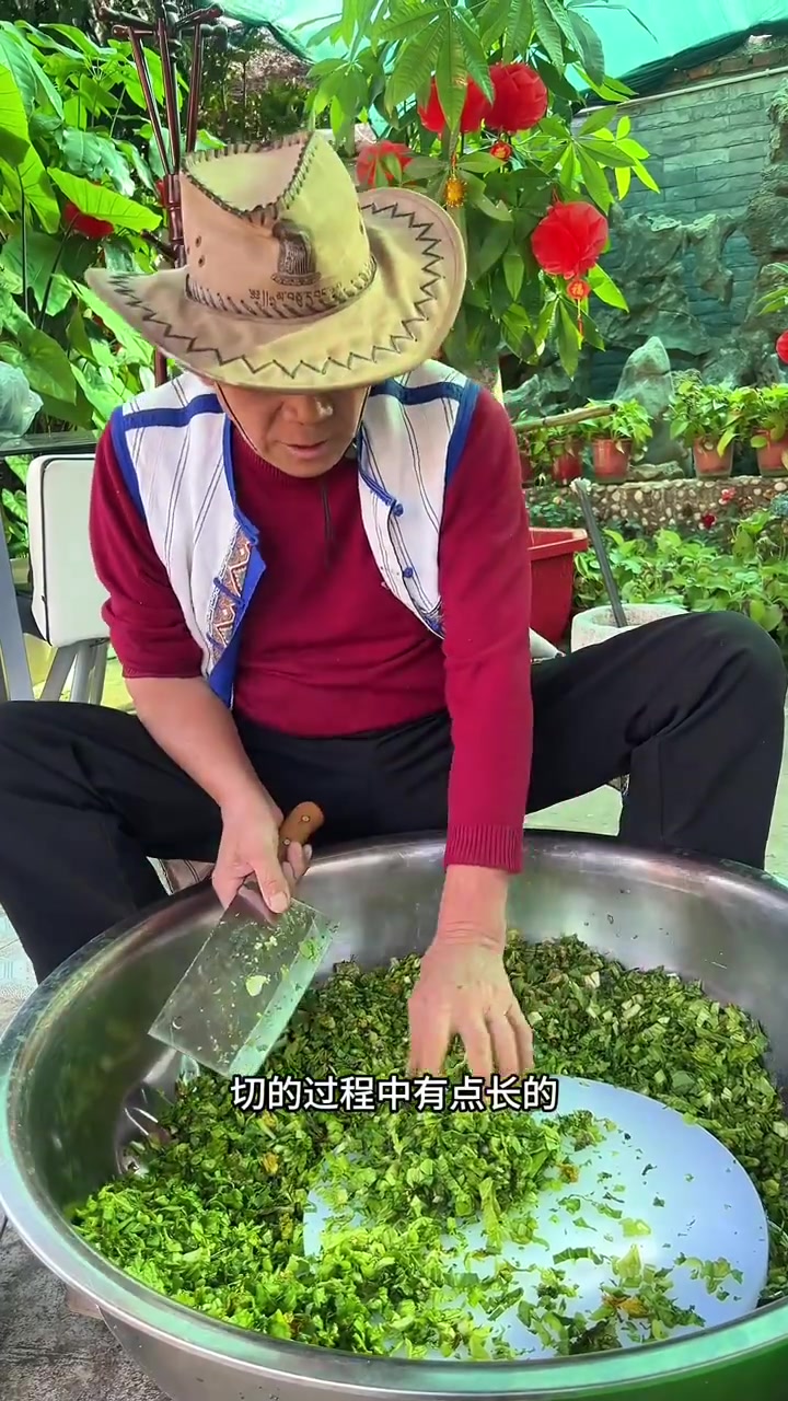 云南特色美食路南传统的腌菜,腌一罐一年四季都可以吃