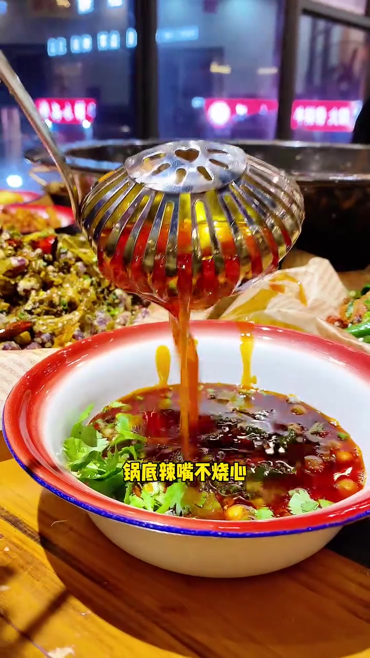 重庆排队3小时的沸腾鱼蛙南充也有了