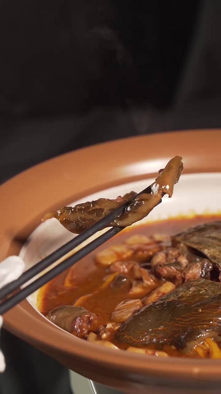 家宴招待聚会请客就来这家精致湘菜馆,倍有面子!环境高大上,服务到位,菜的口味也很地道～