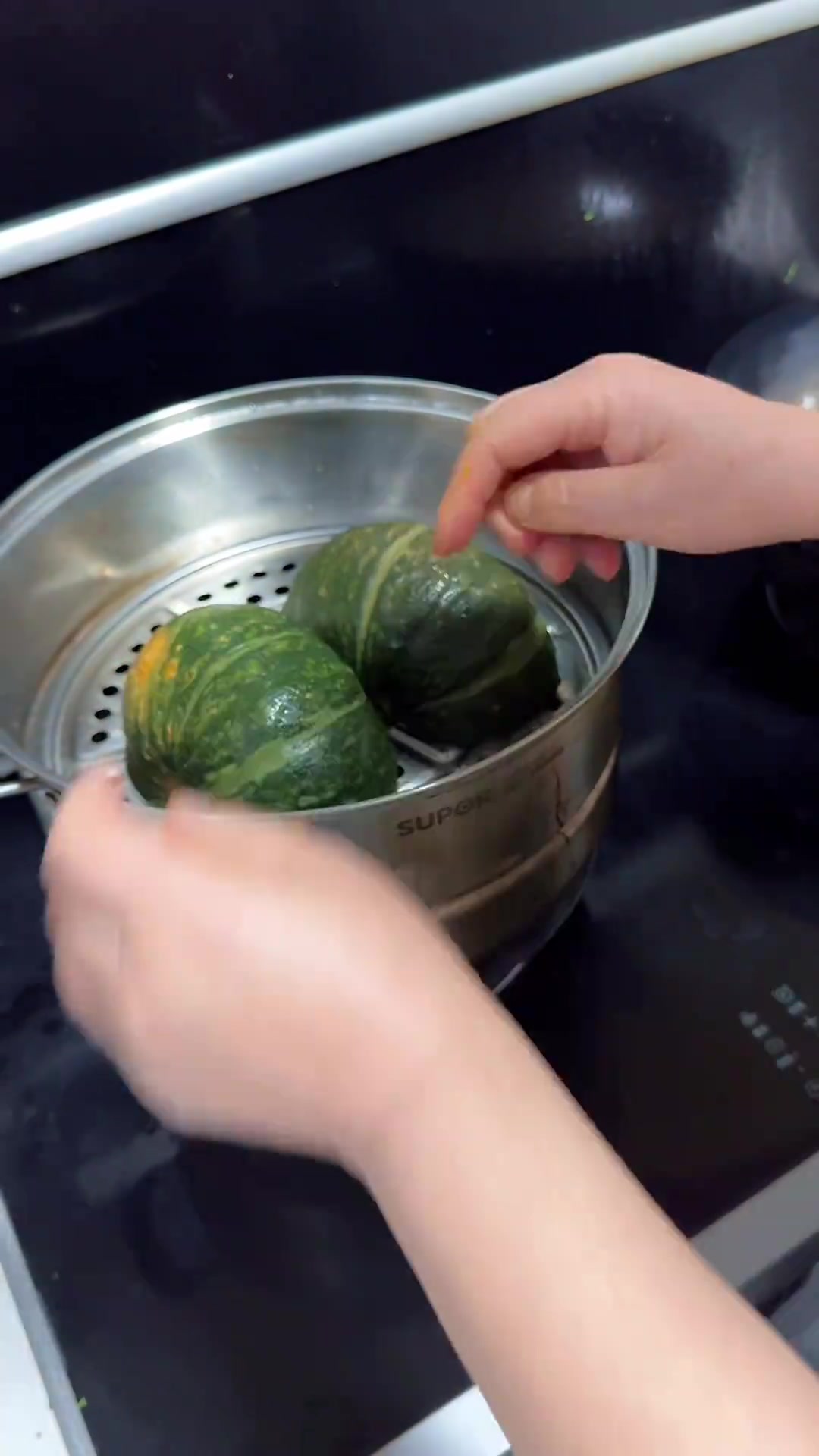 原来婆婆都是这样蒸南瓜的～