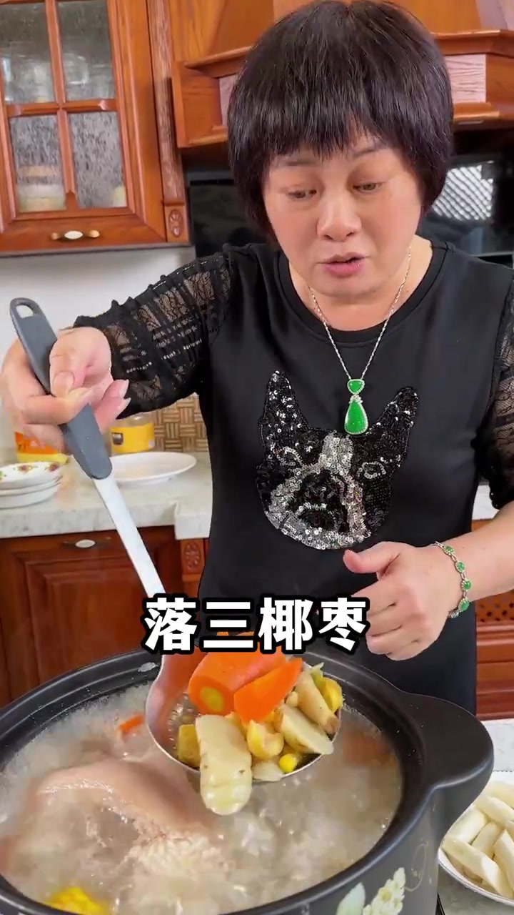又到了吃冬笋的季节 广东人喜欢喝的汤 冬芛猪踭汤