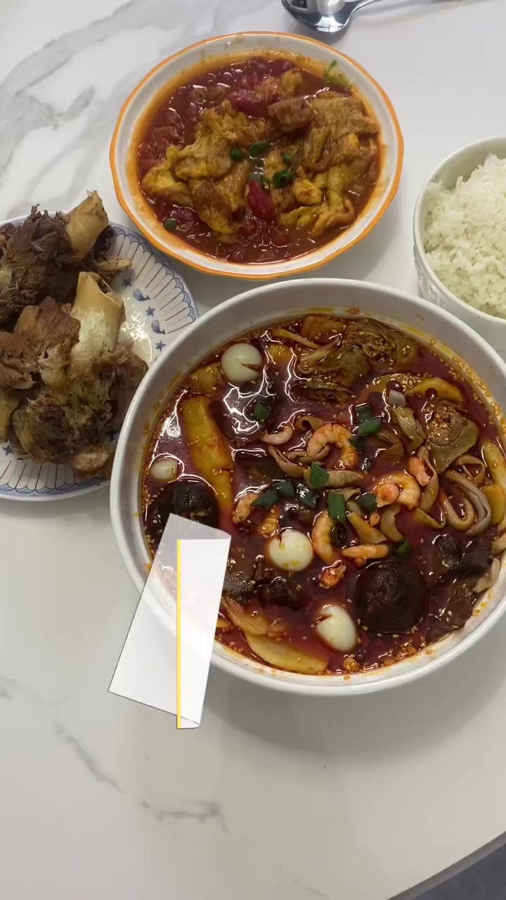 肉桂的家常菜|五点起来买菜做饭的番茄炸蛋 红油钵钵鸡 酱骨头