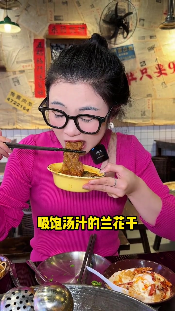 渣渣牛肉粒拌米饭,还有红油辣椒冰激淋,七七火锅也太会玩了吧哈哈哈渣渣牛肉七七火锅香辣冰淇淋