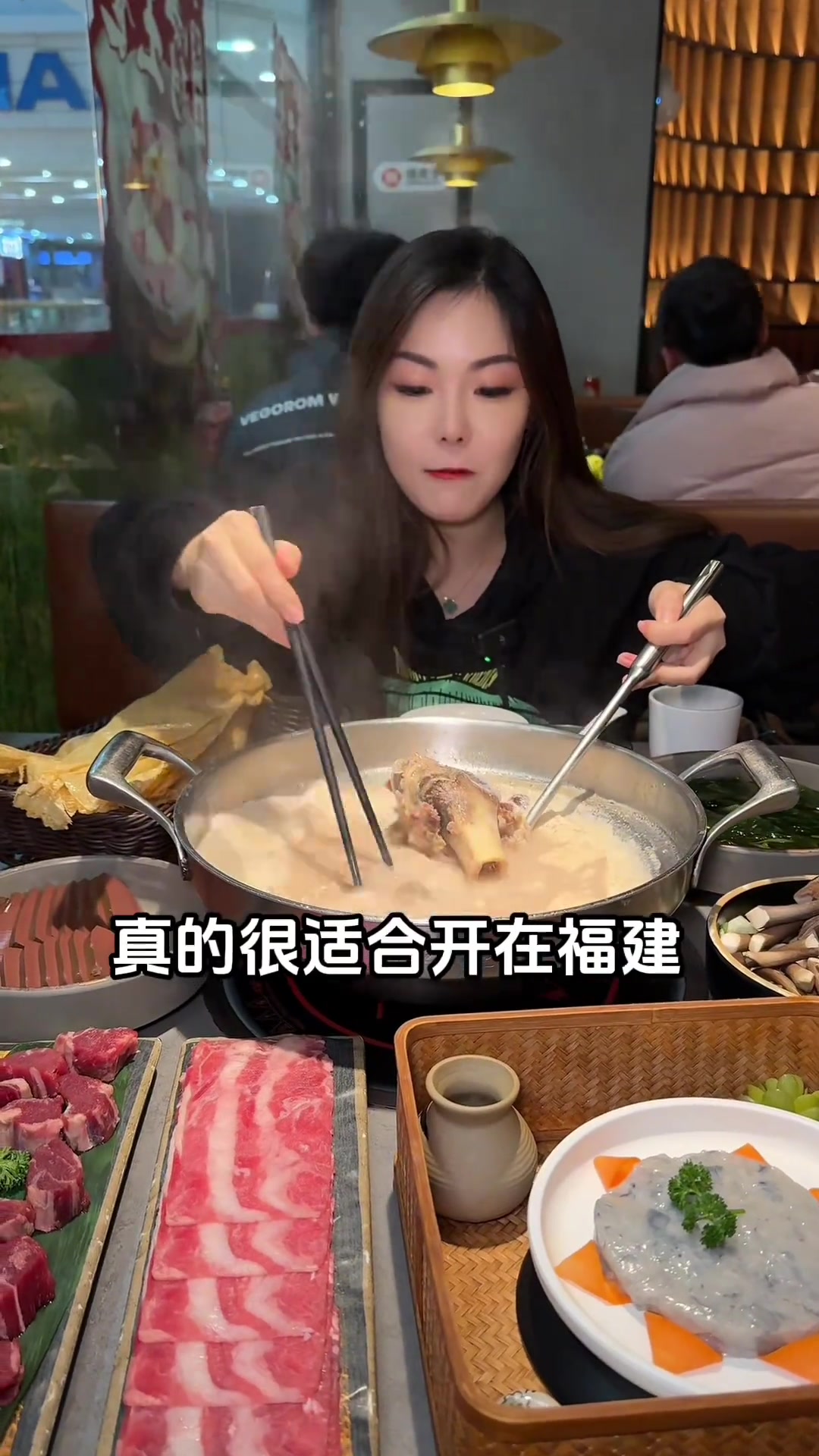 被闽南人爱惨的骨之味新上了一款红菇筒骨火锅～吃货日常美食骨之味骨之味筒骨汤火锅骨之味纯虾滑