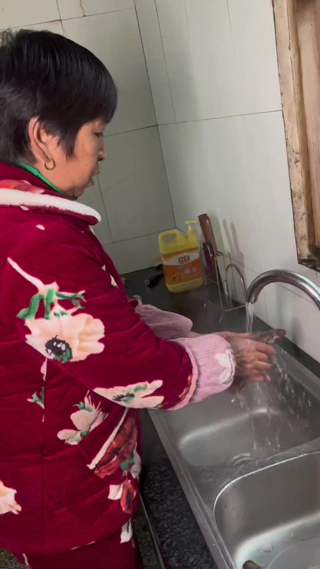 今天张妈炒了份腊驴肉,你们觉得这菜能下几碗饭?