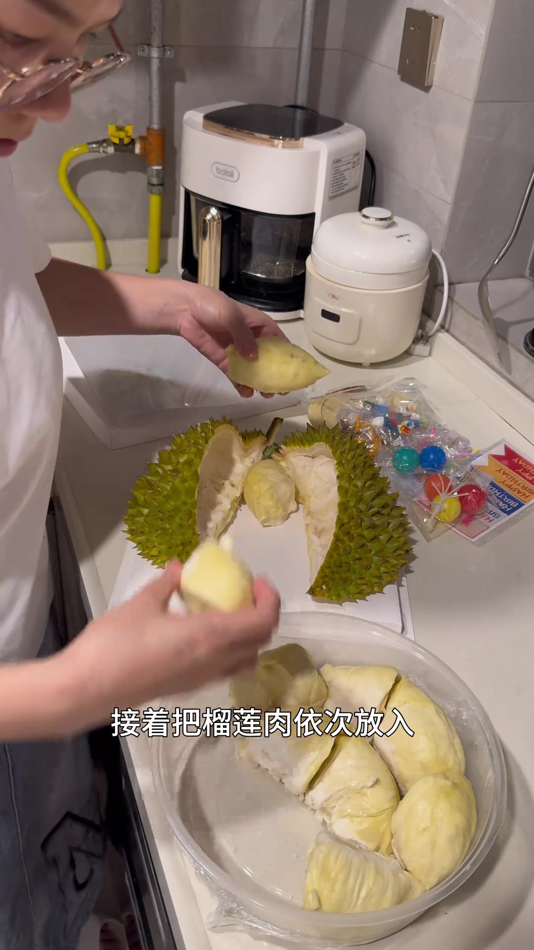 过生日给自己做了个榴莲生日蛋糕,我太棒了榴莲蛋糕教程仪式感