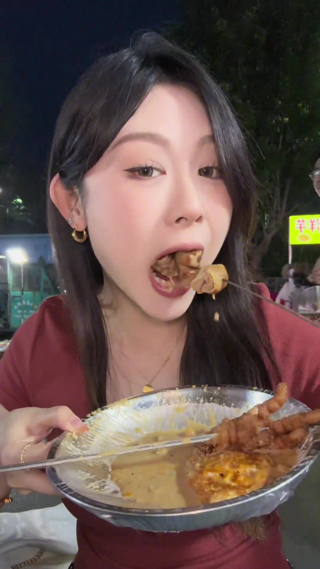 夏天在街头吃个串串香真的爽!谁懂这一口的好吃程度美食vlog美食路边摊美味