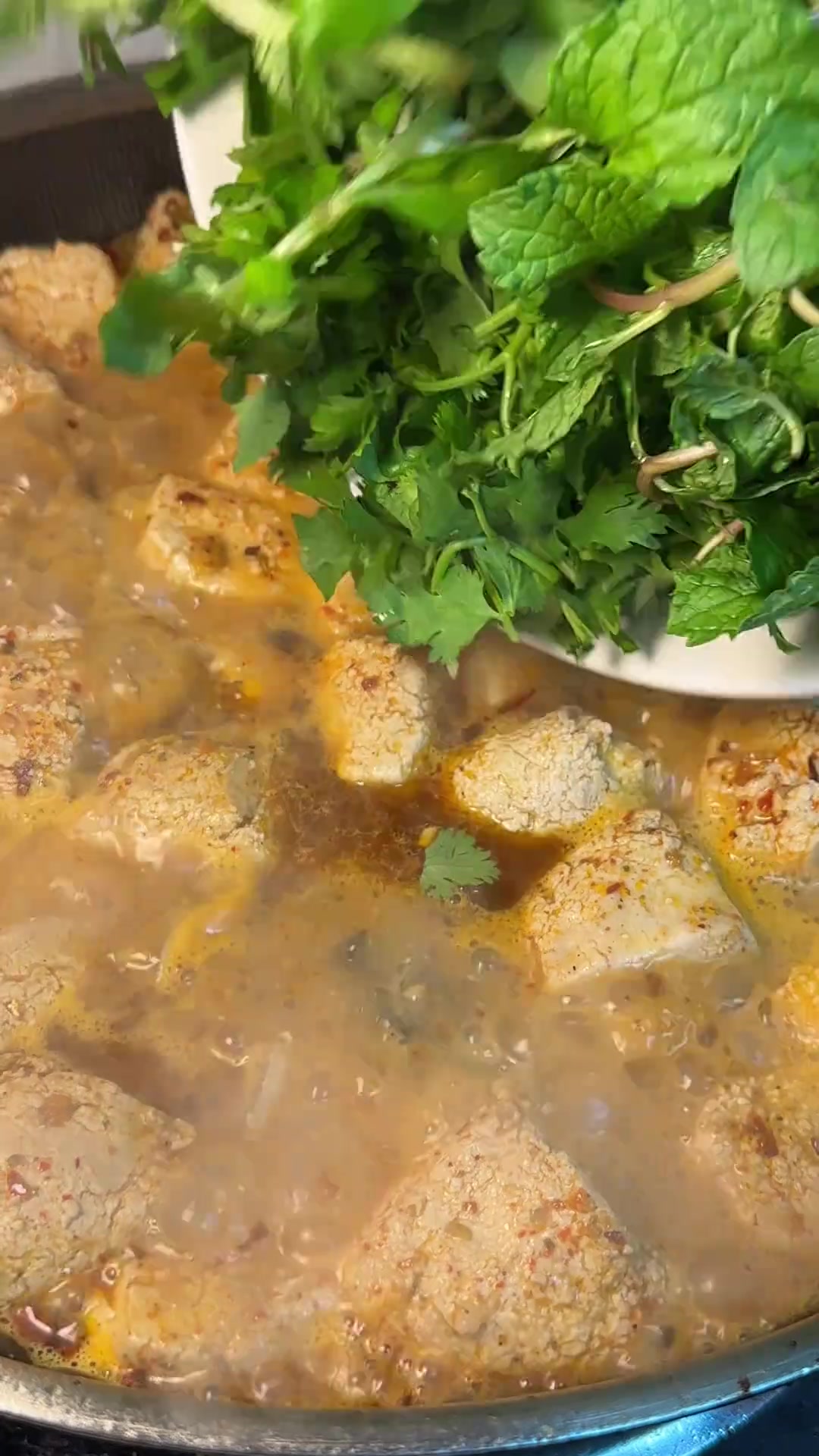 “臭豆腐煮鱼”可以说是我们普洱烧烤摊的标配了!赶快收藏动手做起来～