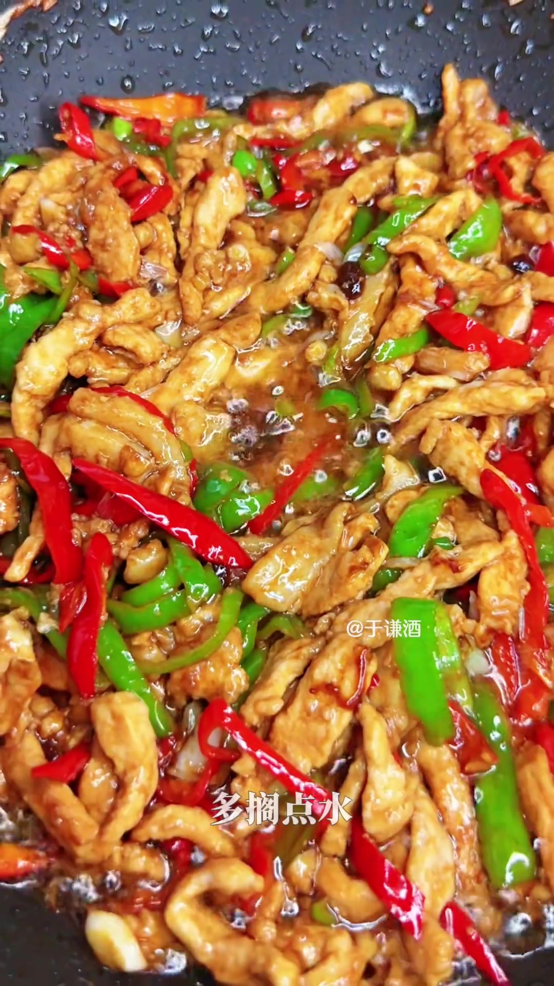 于谦聊美食:青椒肉丝面,汆着吃也好吃。于谦青椒肉丝汆面的做法。于谦于谦酒面条的神仙吃法农村
