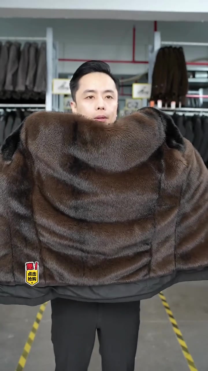冬天不怕冷的秘密,海宁男士派克服让你暖心又时尚,可脱卸设计轻松应对