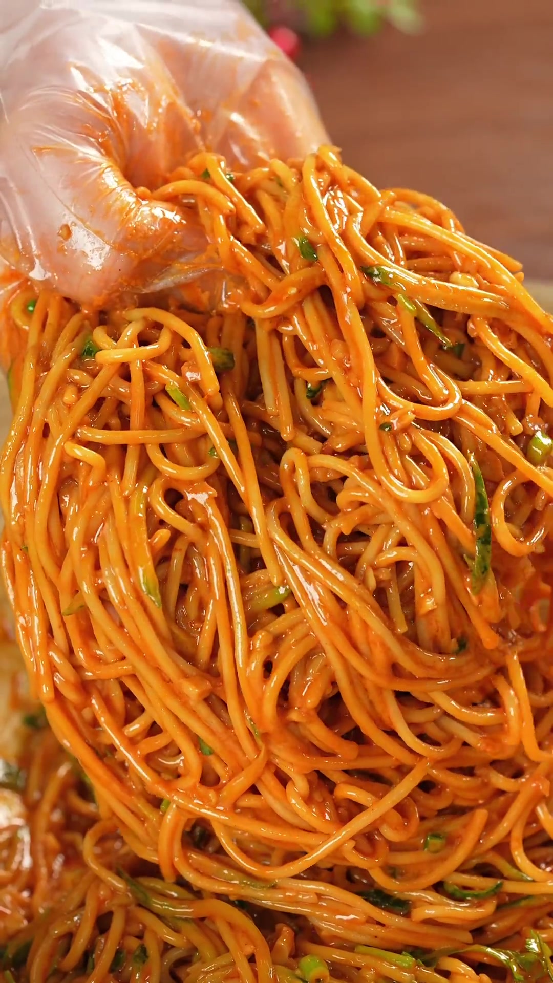 爽口又开胃的凉拌面!这个秘制料汁一定要学会!劲道爽滑,吃上一口就忘不掉!一起学做菜麻酱凉面