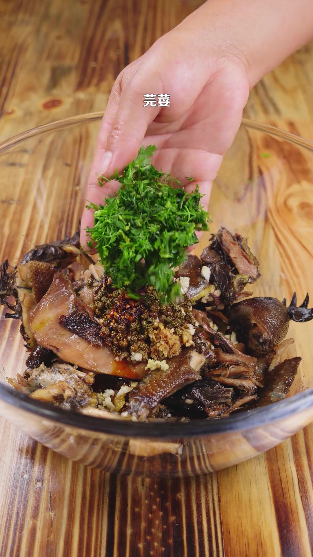 凉拌花椒鸡今天做一道我们农家的下饭菜,凉拌花椒鸡农村美食美食分享我的乡村生活