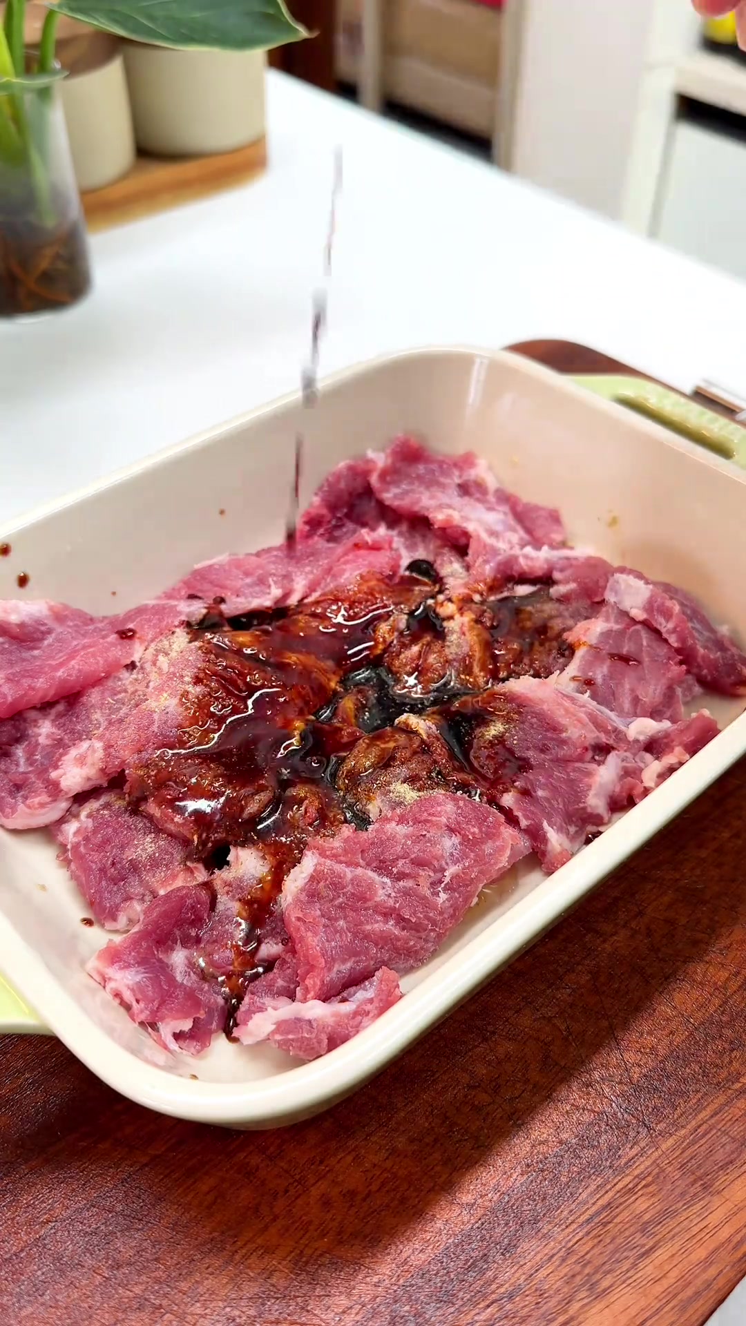 孩子们都非常喜欢吃的香煎猪排里脊,自己做也很简单比买的好多了。里脊猪排美食分享