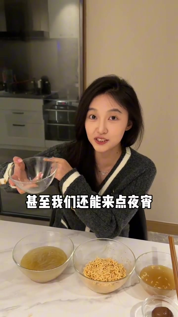 一桶顶一天!还是大学生会整活!涨见识了日常vlog