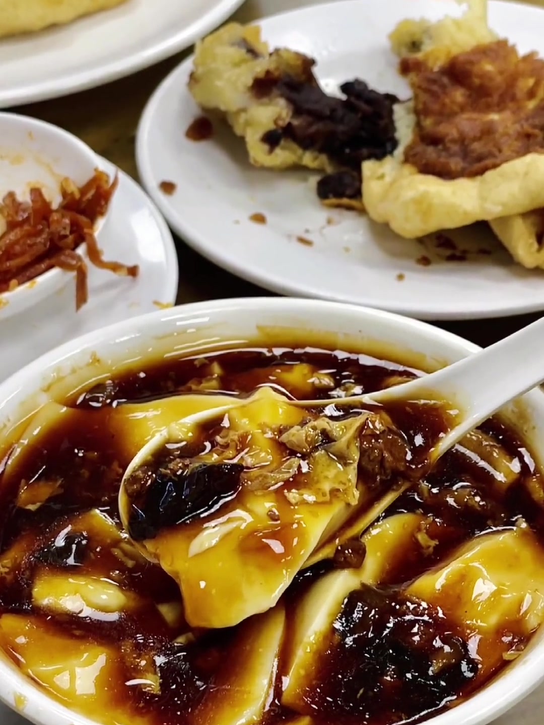 北京的早点还有炸糕啊,香甜的红豆沙馅～不过你可别掉地上啦!北京早点北京美食护国寺小吃花儿言