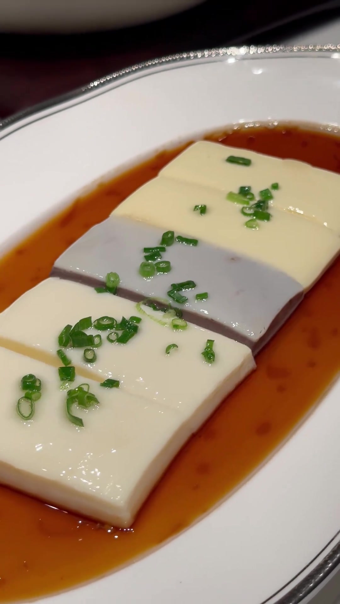 炳胜经典菜式嫩滑口感从何而来?清蒸三味豆腐炳胜