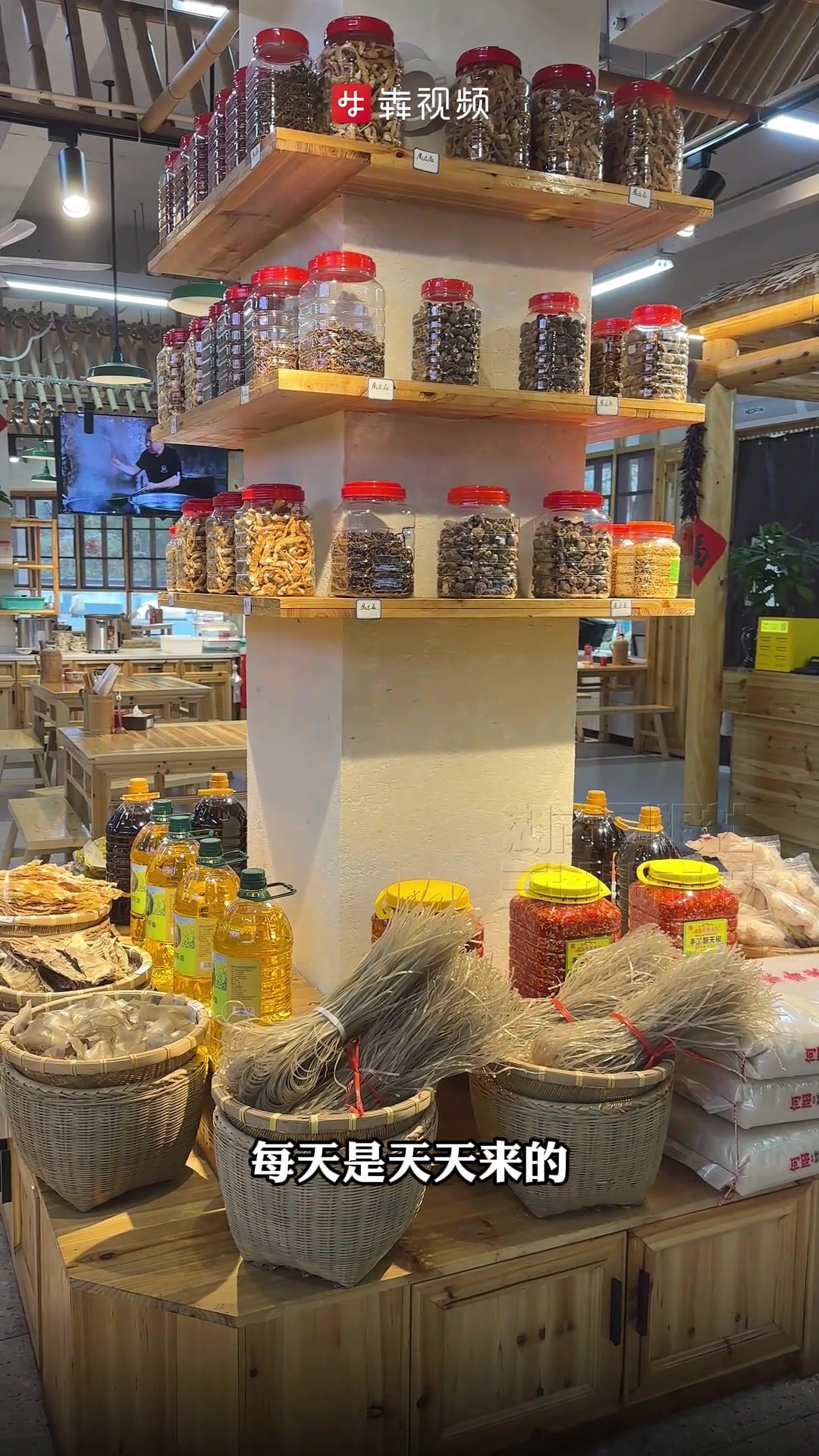 订餐小助手|线上卖200多万份套餐,这家蒸菜馆是有多好吃啊?