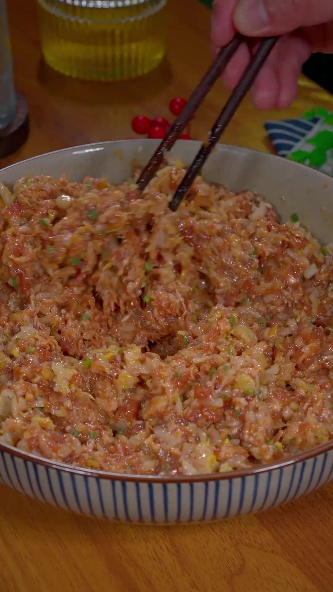 猪肉酸菜饺子这样做鲜嫩多汁美食创作者猪肉酸菜馅饺子