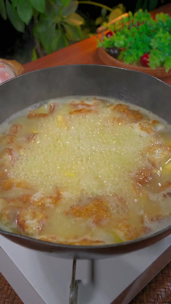 现在天气千燥,可以多给家人煲这个白菜豆腐汤喝,食材简单营养满满,喝完浑身暖暖的白菜豆腐汤煲