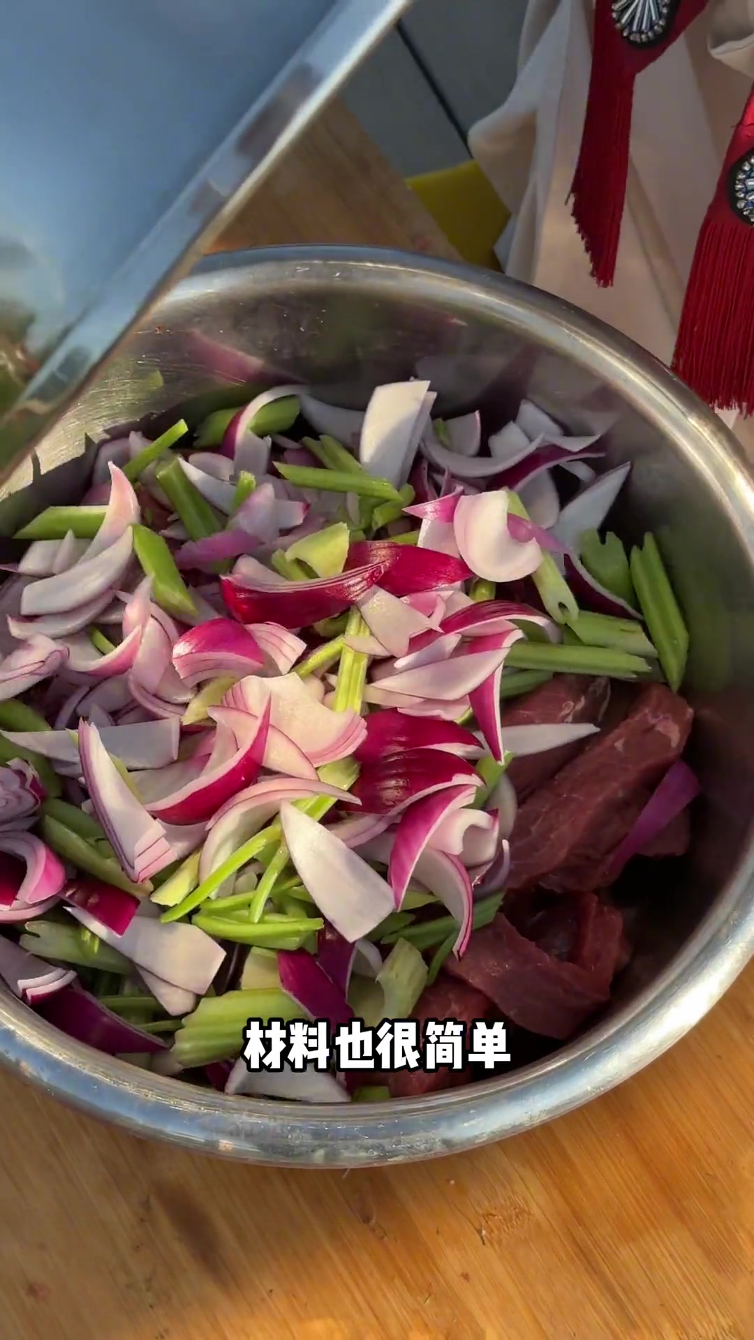 牛肉干的制作过程是很简单的,高端的食材只需要简单的烹饪方式风干牛肉干草原味道手撕牛肉干牛兴