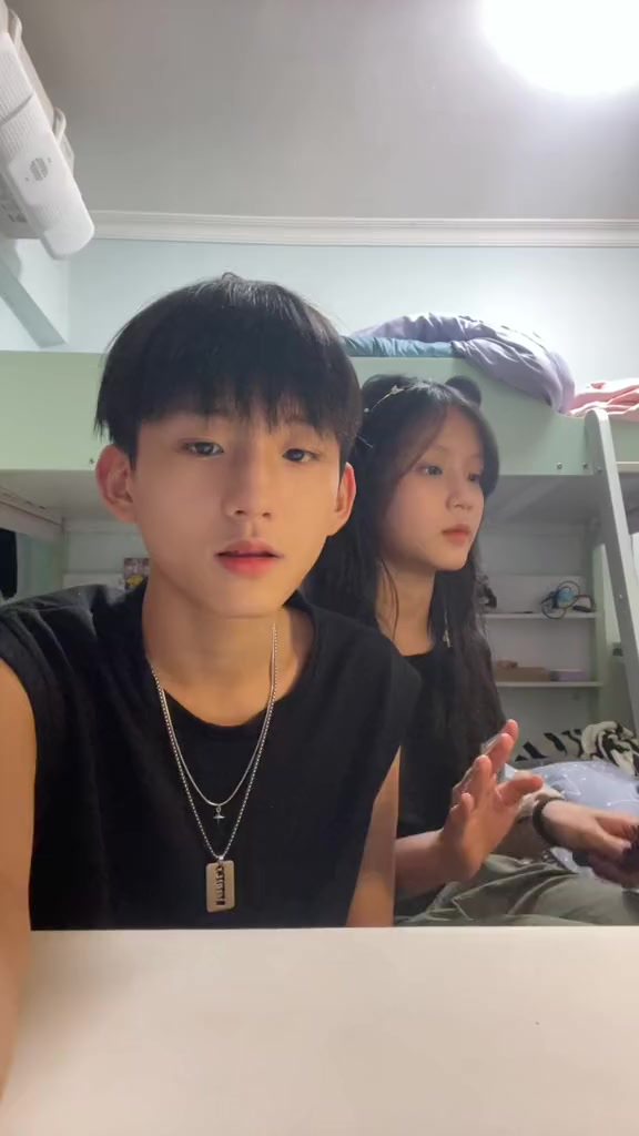 《你的目光》你的目光翻唱 无声卡清唱 你的目光 鲨鱼兄妹 斑鸠中文首单 不敢上