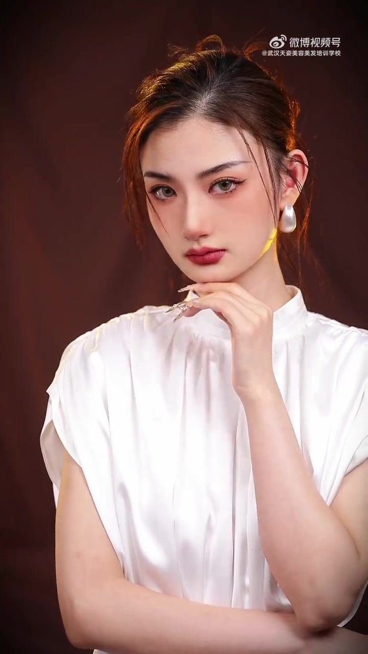 INS风韩系气质女主|慵懒松弛感高颅顶低发髻毽子头