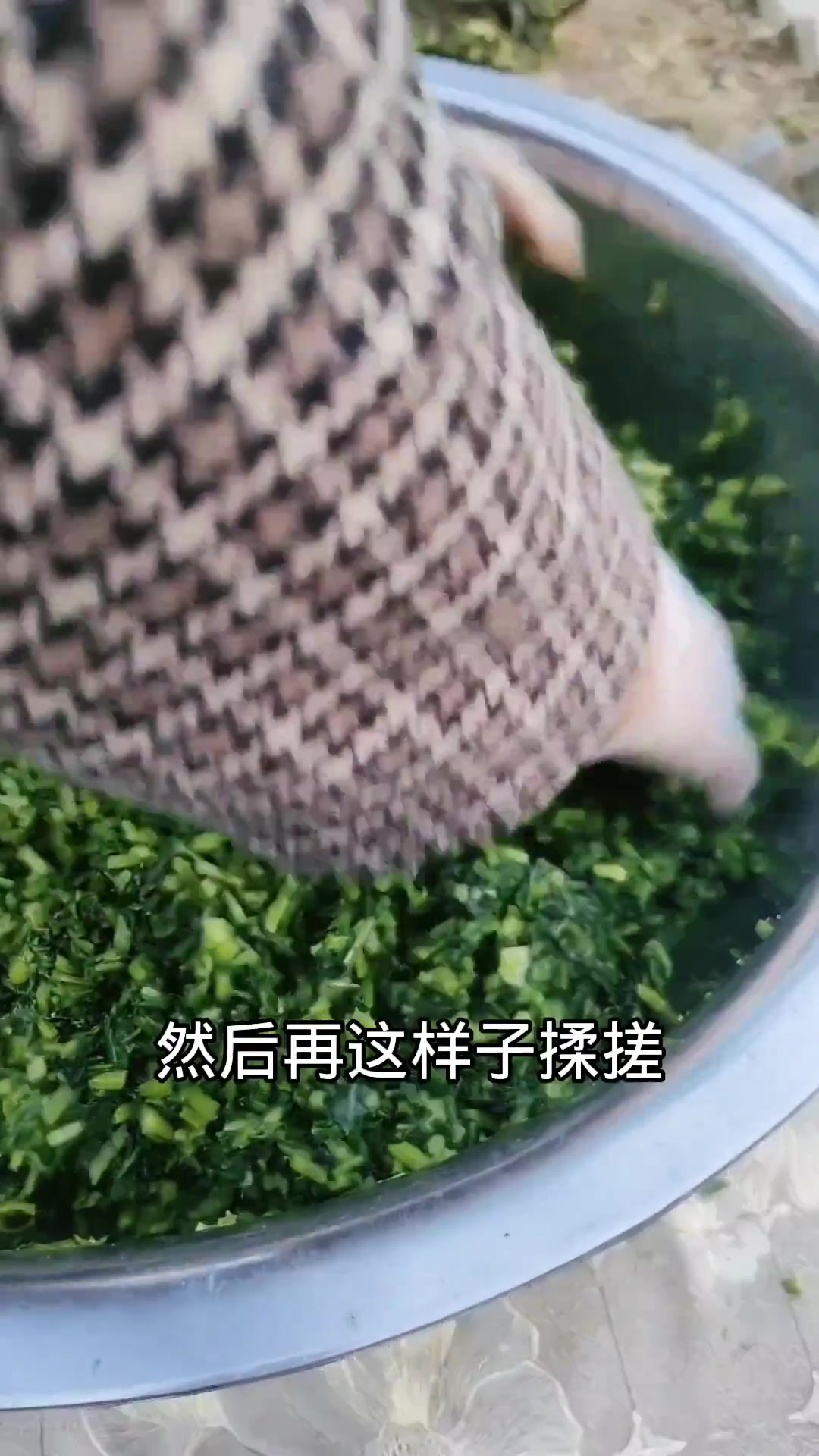 姐妹们要的雪里红酸菜制作方法来了。这样做出来的酸菜,纯香