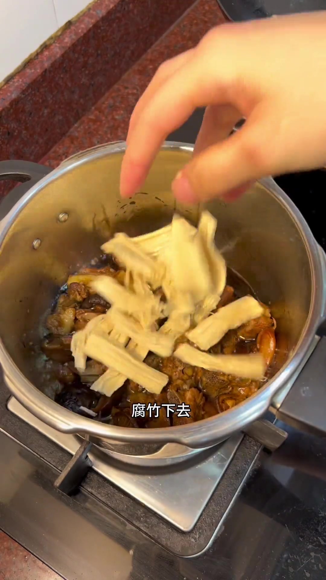 晚餐一如既往三菜一汤,简简单单家常便饭