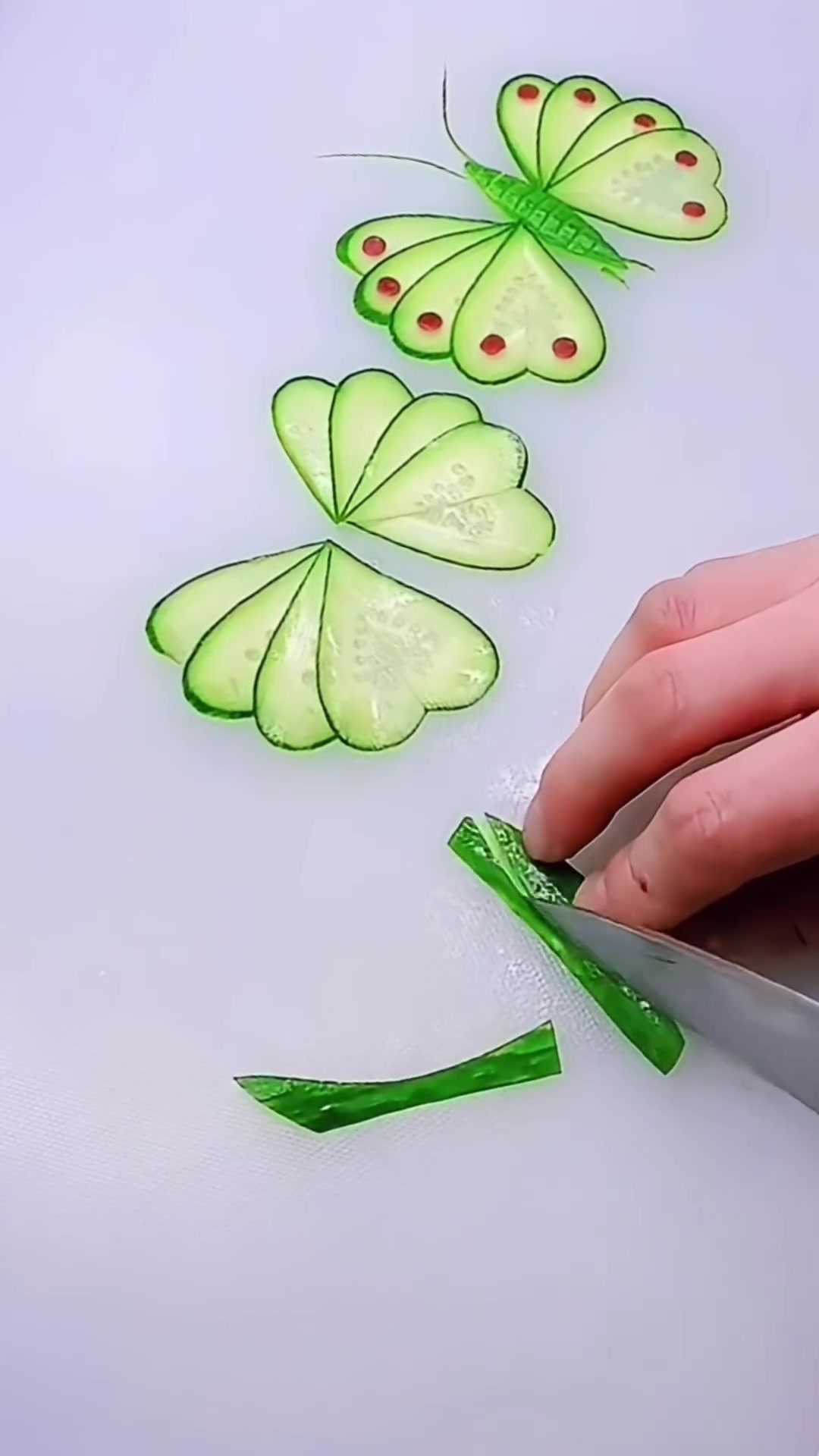 蝴蝶黄瓜创意盘饰创意摆盘技巧教程,简单又好看,你学会了吗?一看就会的漂亮蝴蝶盘饰教程!快双