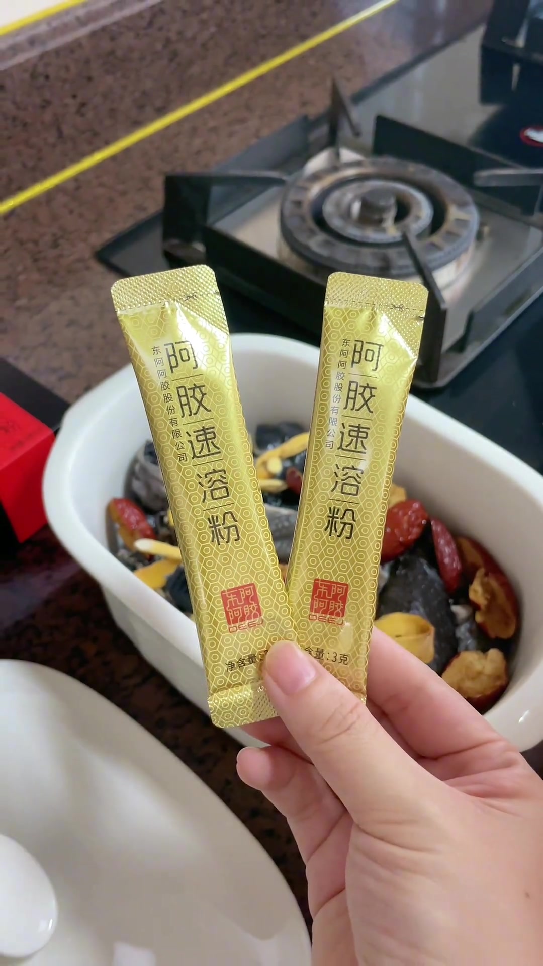 秋冬季节就该补一补,女生一定要学会这道阿胶乌鸡汤!滋补养生乌鸡汤滋补佳品