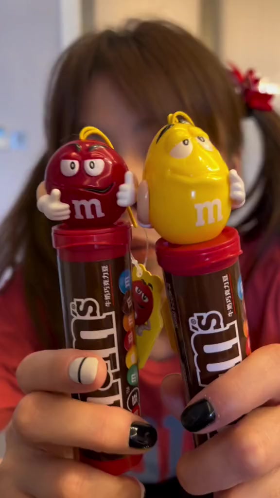 到手整整18样,花生牛奶巧克力一个都不少,真的是好吃了!mm巧克力巧克力豆