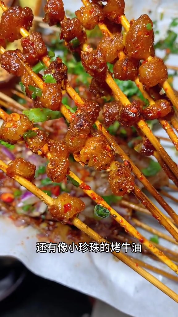这家露天棚棚太绝了啊!香菜牛肉、洋葱腰片,烤榴莲、烤鸡蛋简直了!为假期准备512g的胃本地