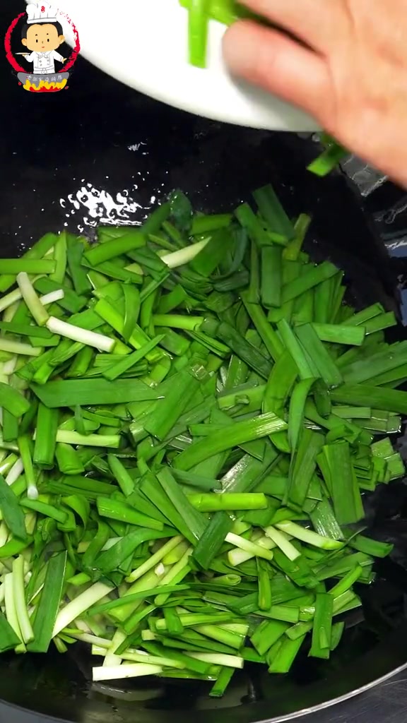 韭菜炒海虹,好吃下饭爱生活爱美食跟着学做菜家常菜海虹老郭家庭厨房