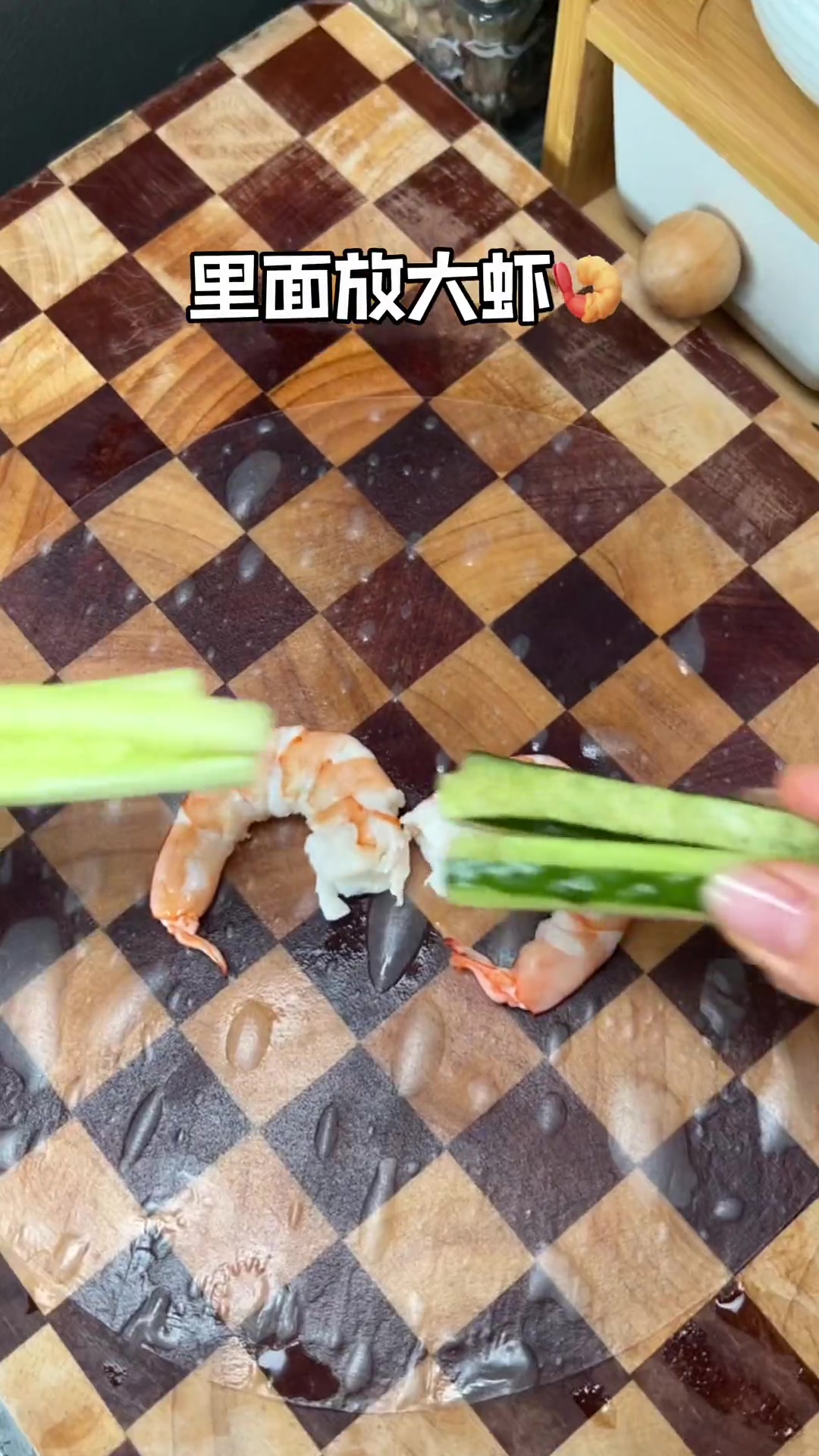 跟着关晓彤学的越南时蔬春卷,真的好好吃哇!配上那个小蘸料,清清爽爽越南春卷减脂餐