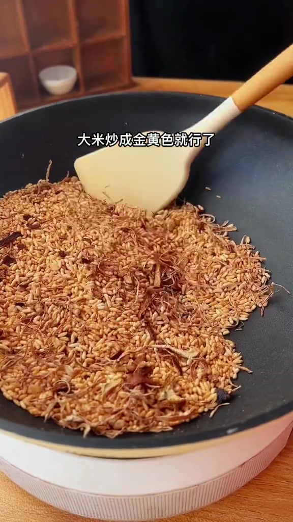 大米放锅里炒一炒没想到好处这么多,每天一杯和大肚肚说拜拜姜米茶炒米茶