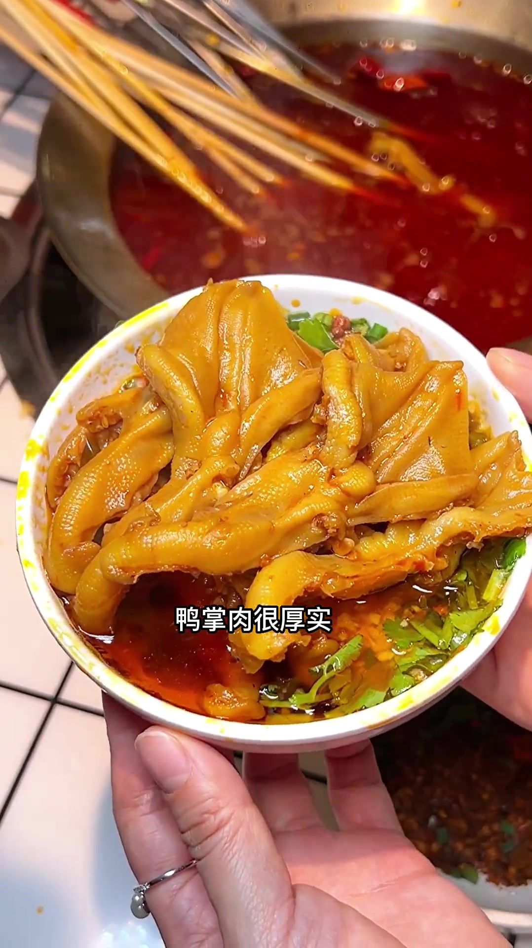 龙湖紫都城新开了一家无骨鸭掌是招牌的串串店!重庆美食本地人爱吃的店本地流量来了美食流量来了