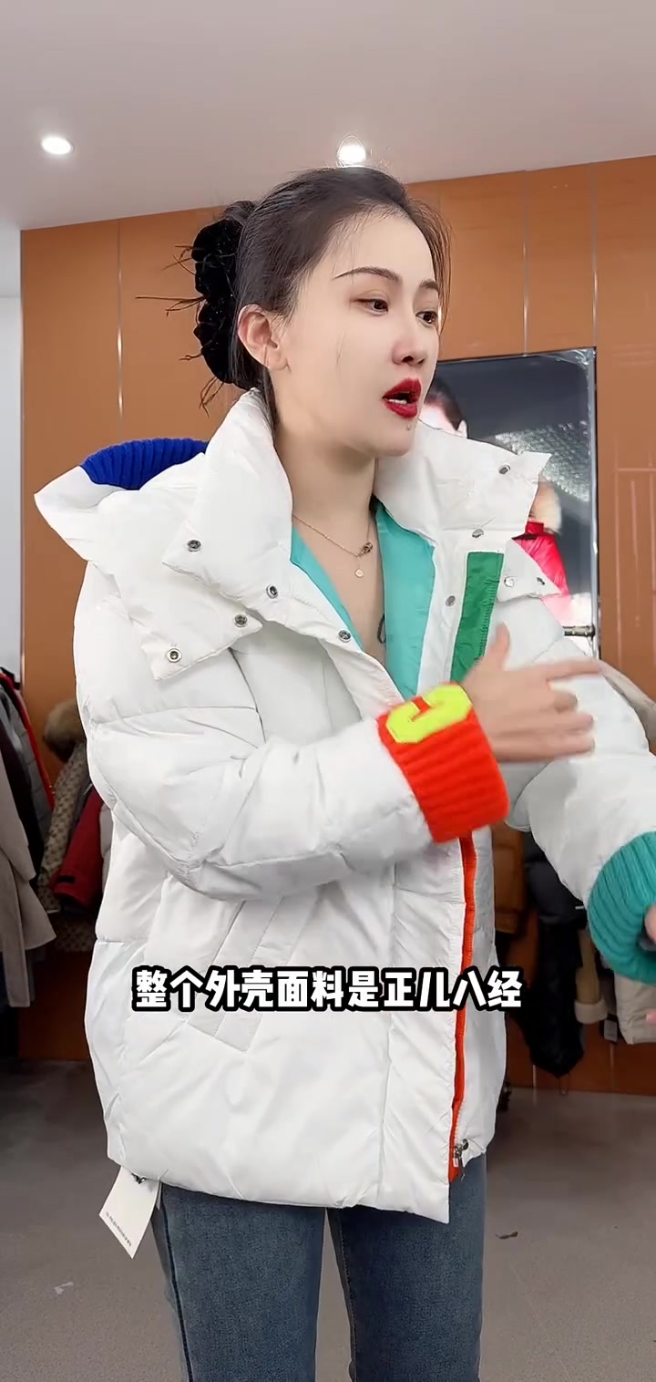 宝宝们,这个秋冬新款针织拼接女洋气连帽面包服外套S5473超值,千万别错过!