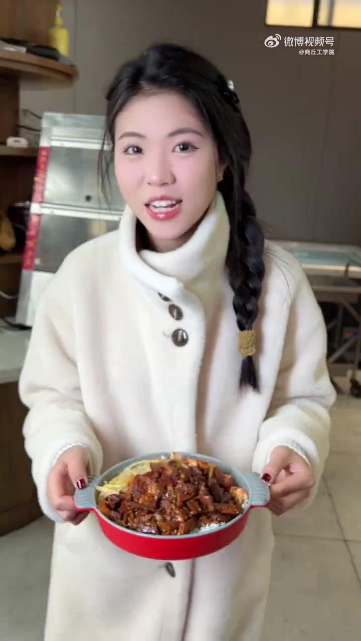 第六期 校内外婆家餐厅上新美食啦 卤肉饭 快跟着主播一起打卡吧(录制:新媒体联盟 杨帆 张