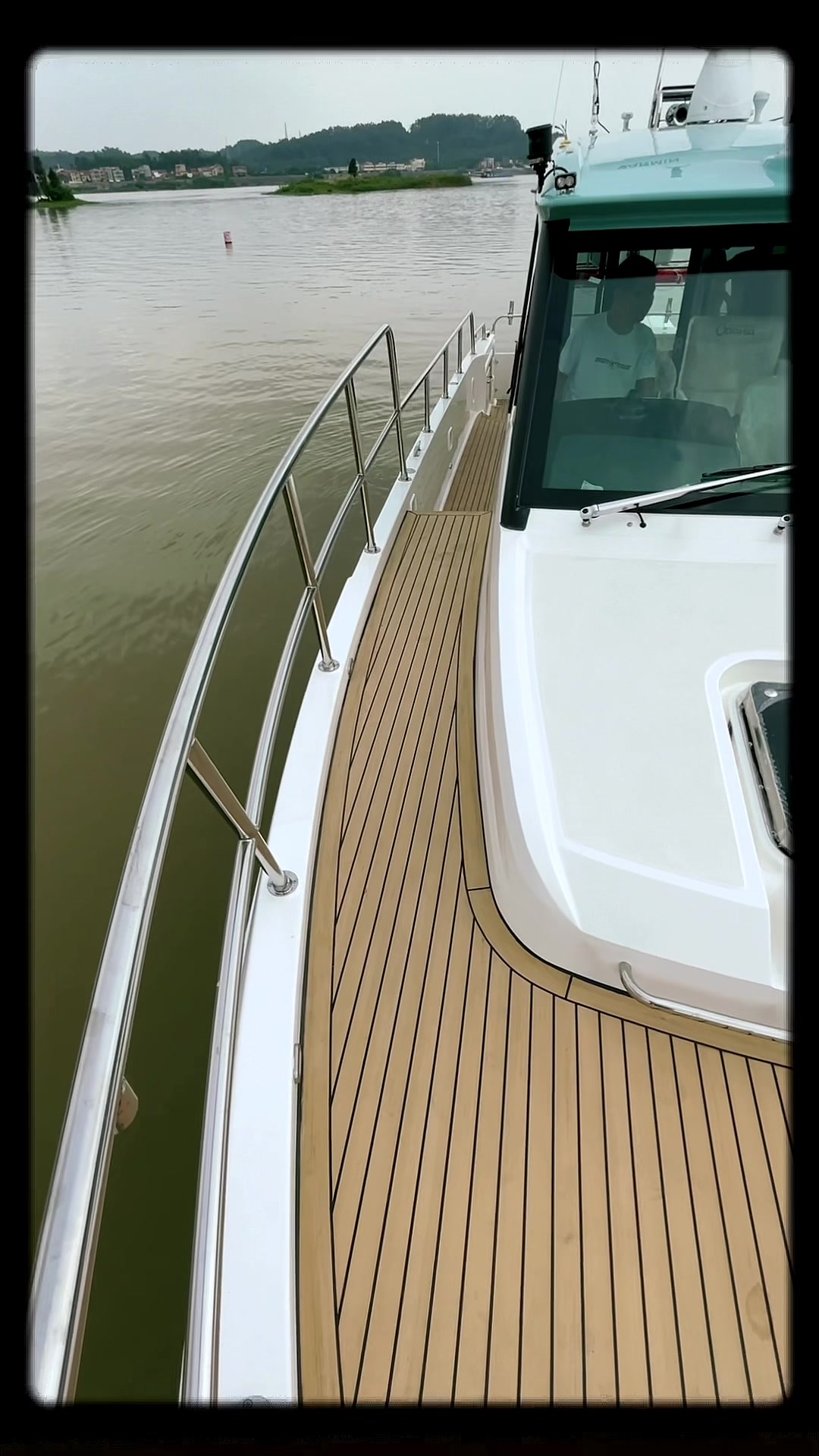 钓鱼艇,你的移动水上别墅,随时随地享受宁静时刻