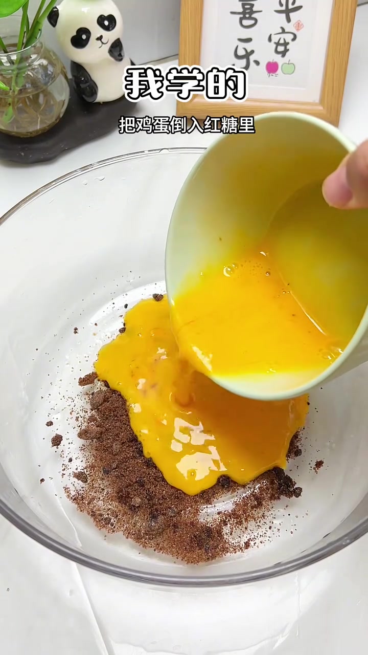 红糖和鸡蛋组合,上锅蒸一蒸,居然比面包还好吃