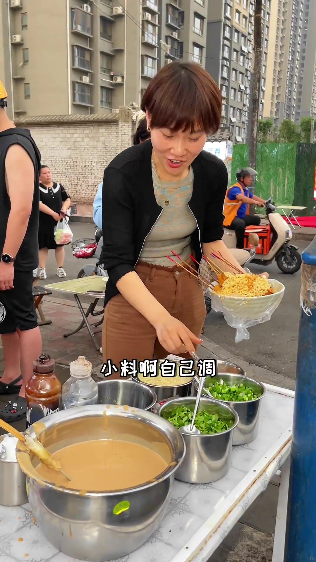 学步桥这家麻辣烫从初中吃到现在,他家的秘制藤椒酱一定要尝尝邯郸美食麻辣烫妈呀太香了