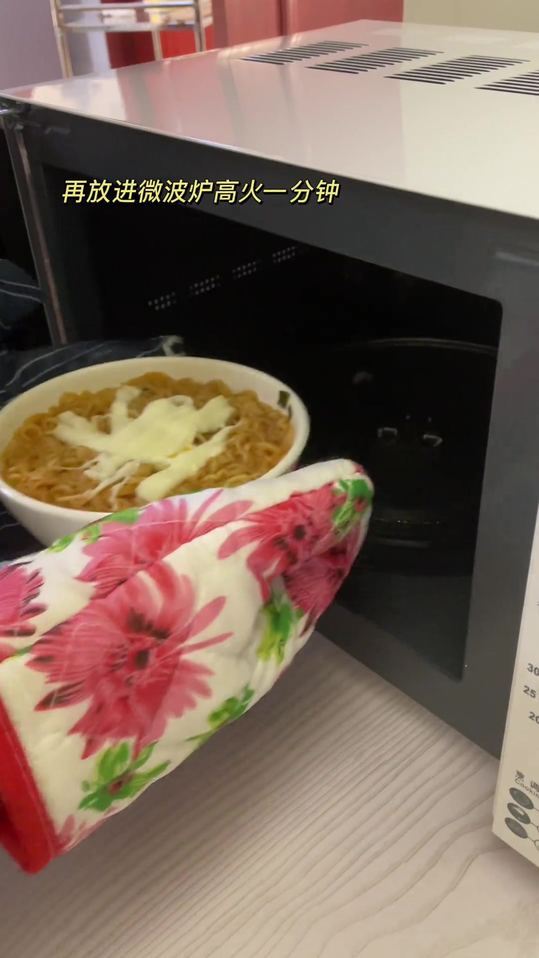 微波炉泡面神仙吃法,面条真的很入味～