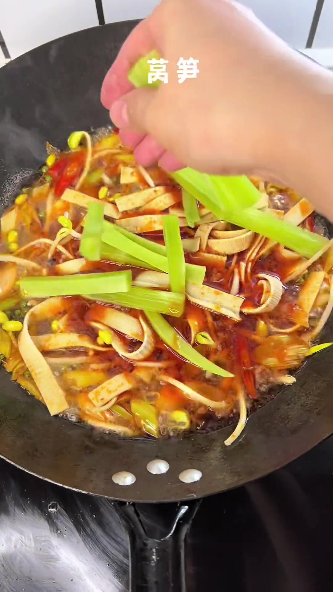之前的红烧鳊鱼豆腐视频了,将近7000W的播放量,今天再做一个懒人版烤鱼,有手就会,简单易