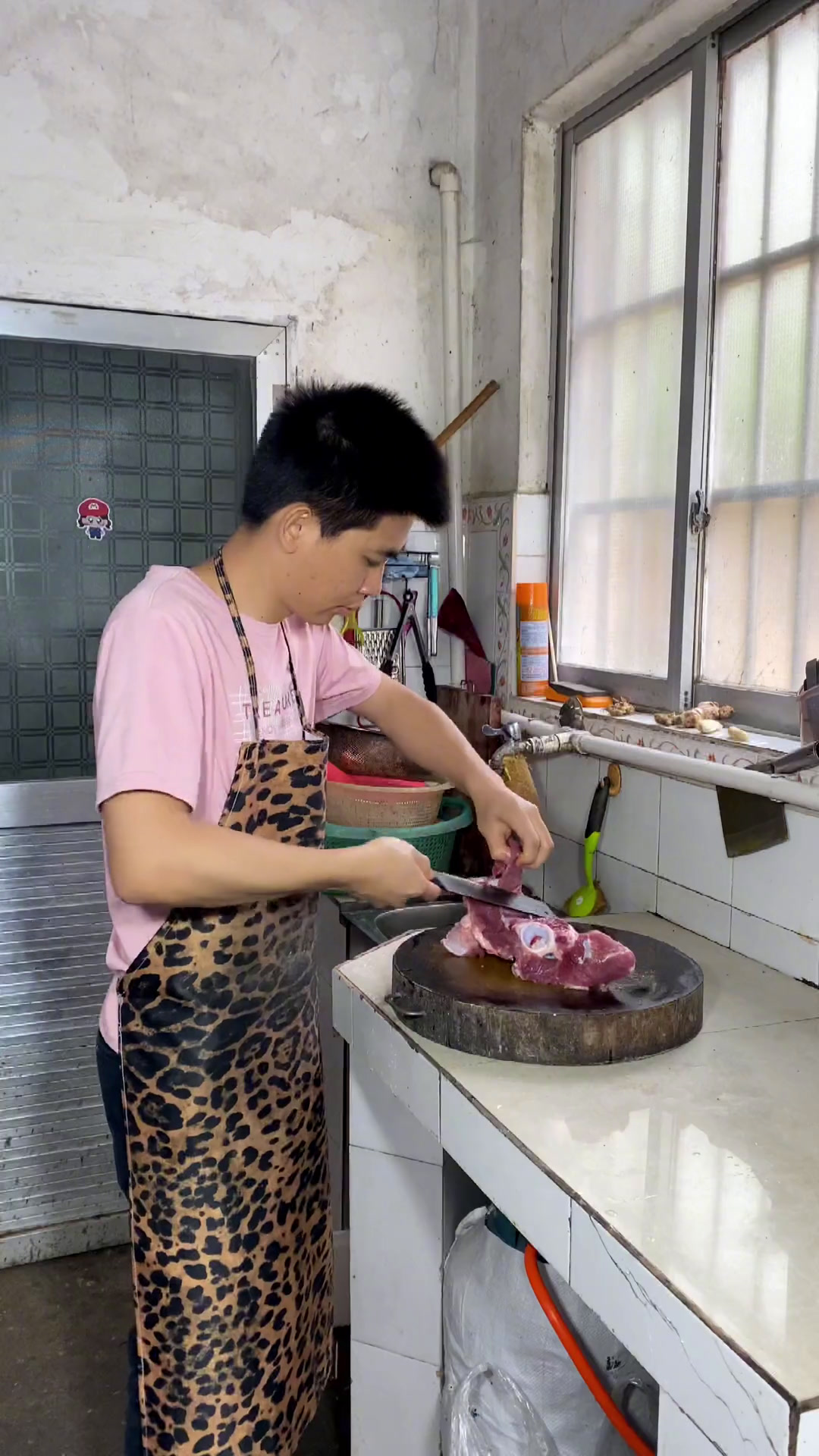 马上要满月了,老婆身体恢复的也挺好,我每天给她安排各种汤后奶水多的宝宝都喝不完,今日分享猪