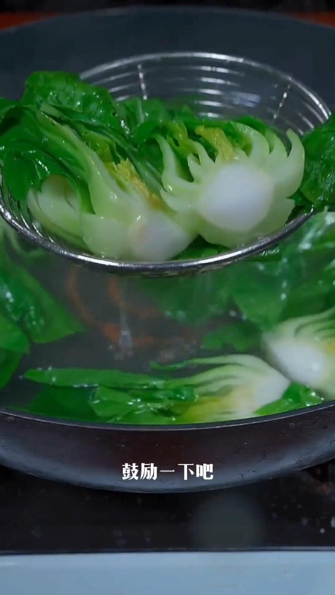 年夜饭餐桌上不能全是大鱼大肉,做这样一道青菜香菇,反而就是锦上添花家常菜美食教程年夜饭锦上