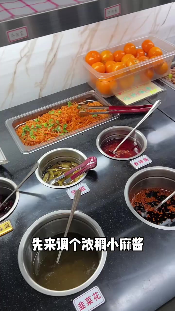 东北人头一次在韩国吃老铜锅杀猪菜还薅到了羊毛