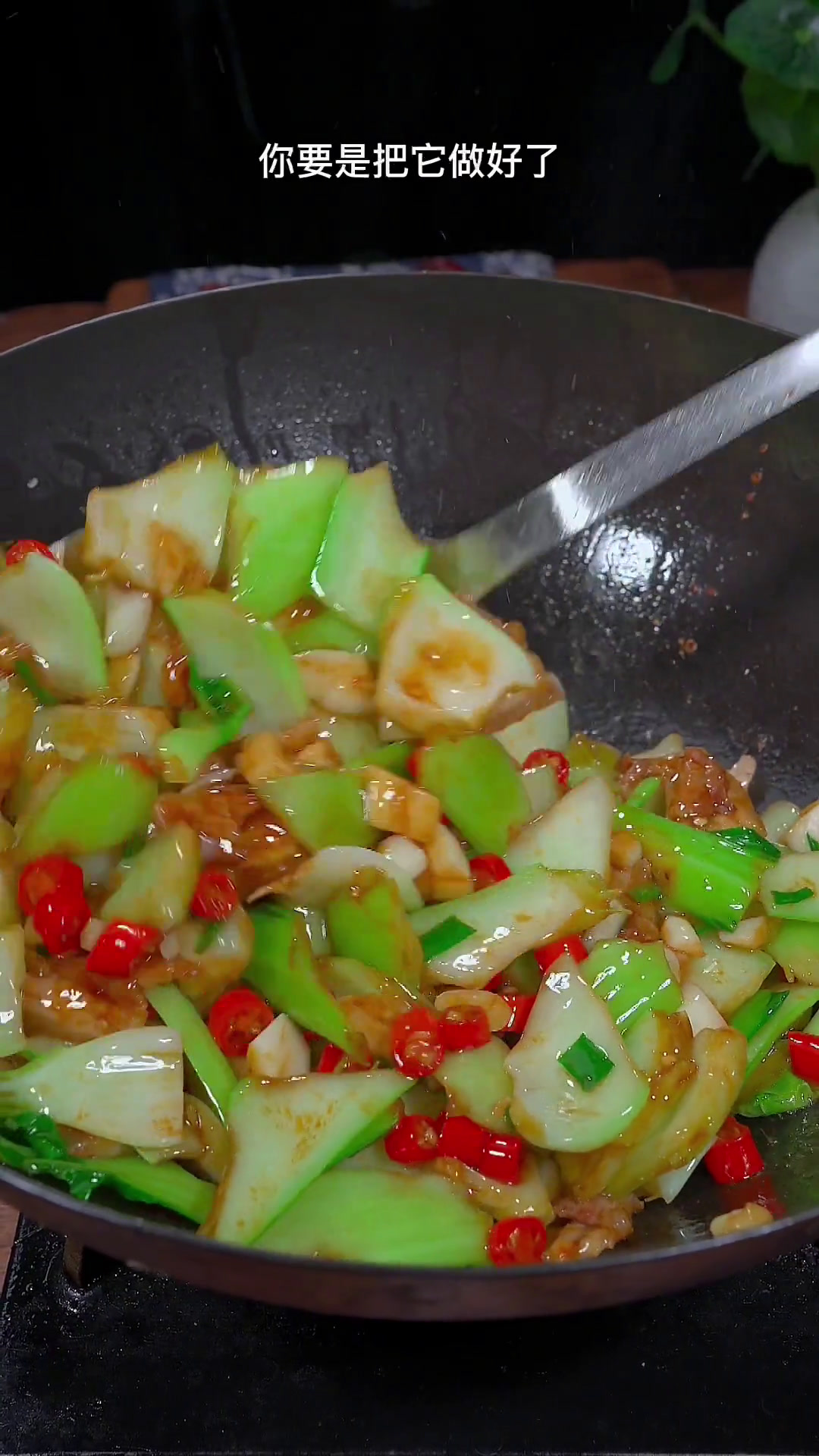 这样做对青菜杆子,实在是太下饭了,想吃在家一定要像我这样炒一盘试试哦家常菜下饭菜